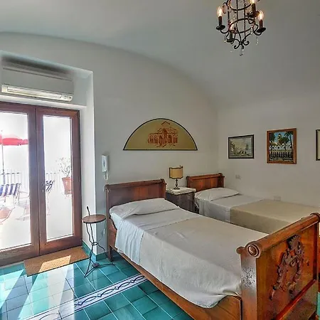 Villa Sleeps 4 Air Con Wifi *