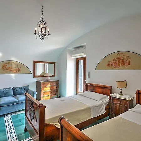 Sleeps 4 Air Con Wifi *
