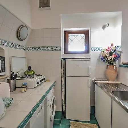Sleeps 4 Air Con Wifi