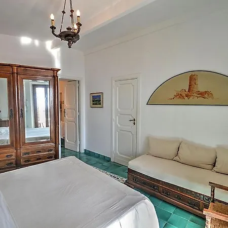 Sleeps 4 Air Con Wifi Villa *