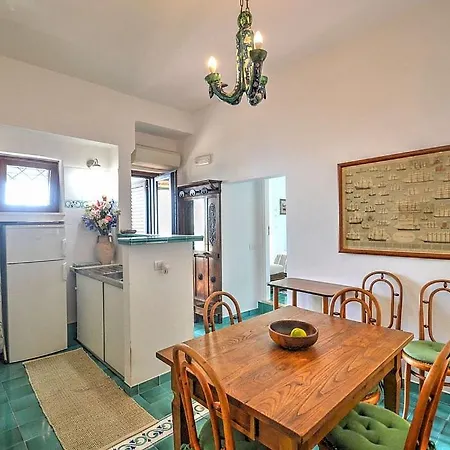 Sleeps 4 Air Con Wifi Amalfi